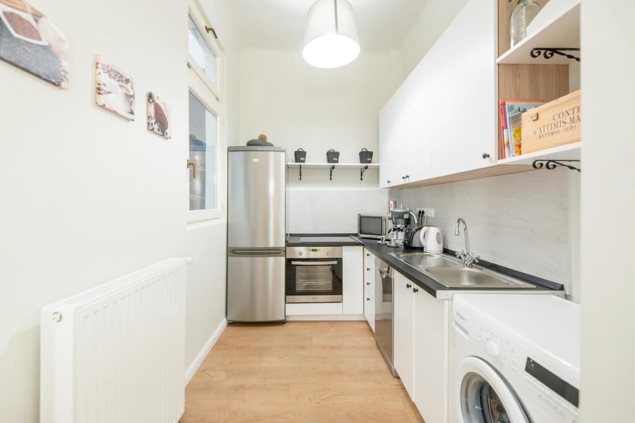 شقة Downtown Heart 3 Bdr, 2 Bath, A/C بودابست المظهر الخارجي الصورة