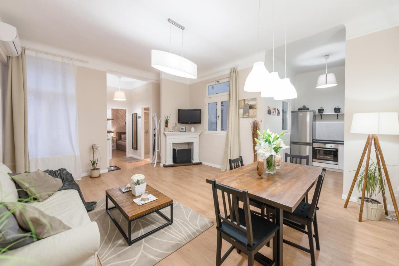 شقة Downtown Heart 3 Bdr, 2 Bath, A/C بودابست المظهر الخارجي الصورة