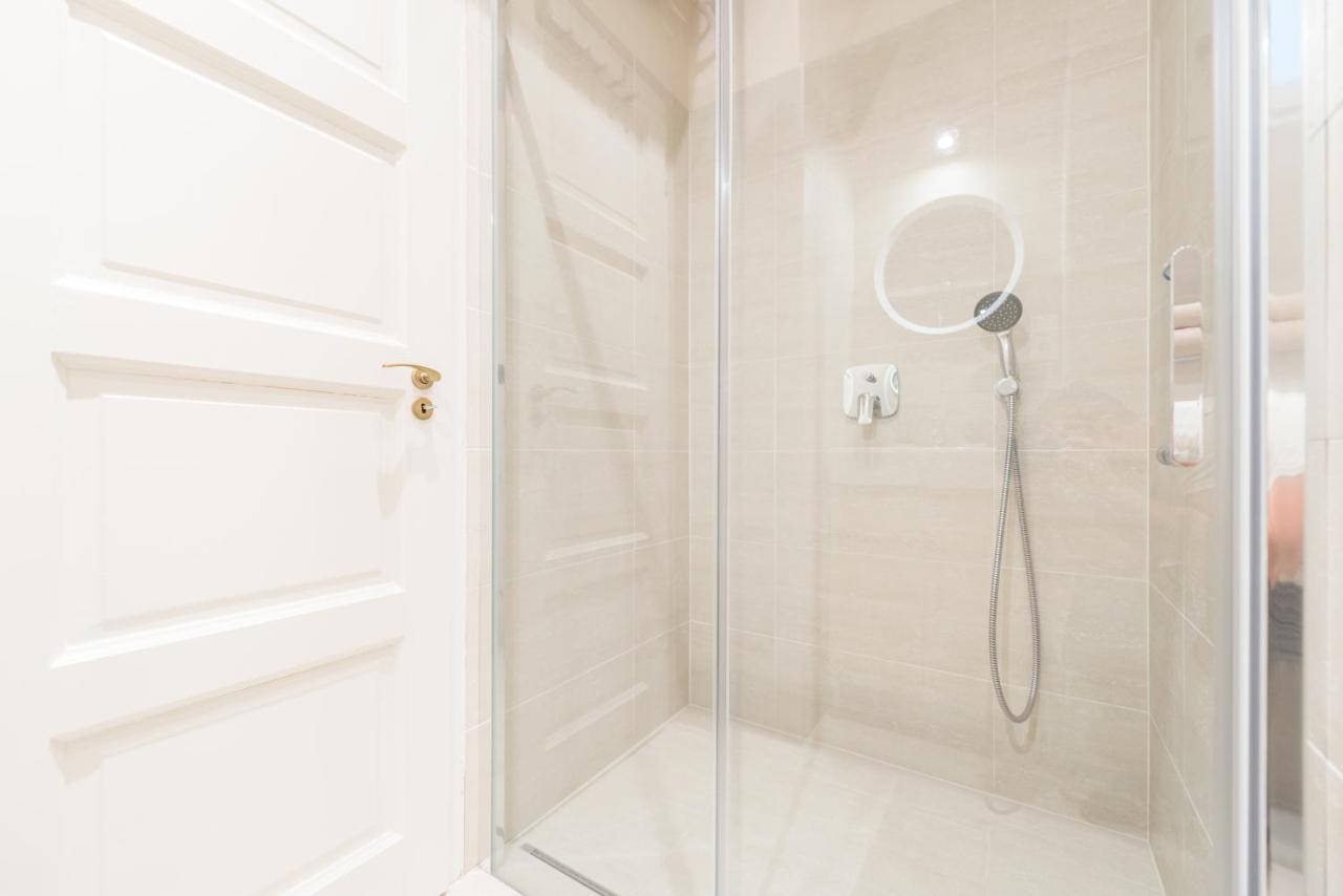 شقة Downtown Heart 3 Bdr, 2 Bath, A/C بودابست المظهر الخارجي الصورة