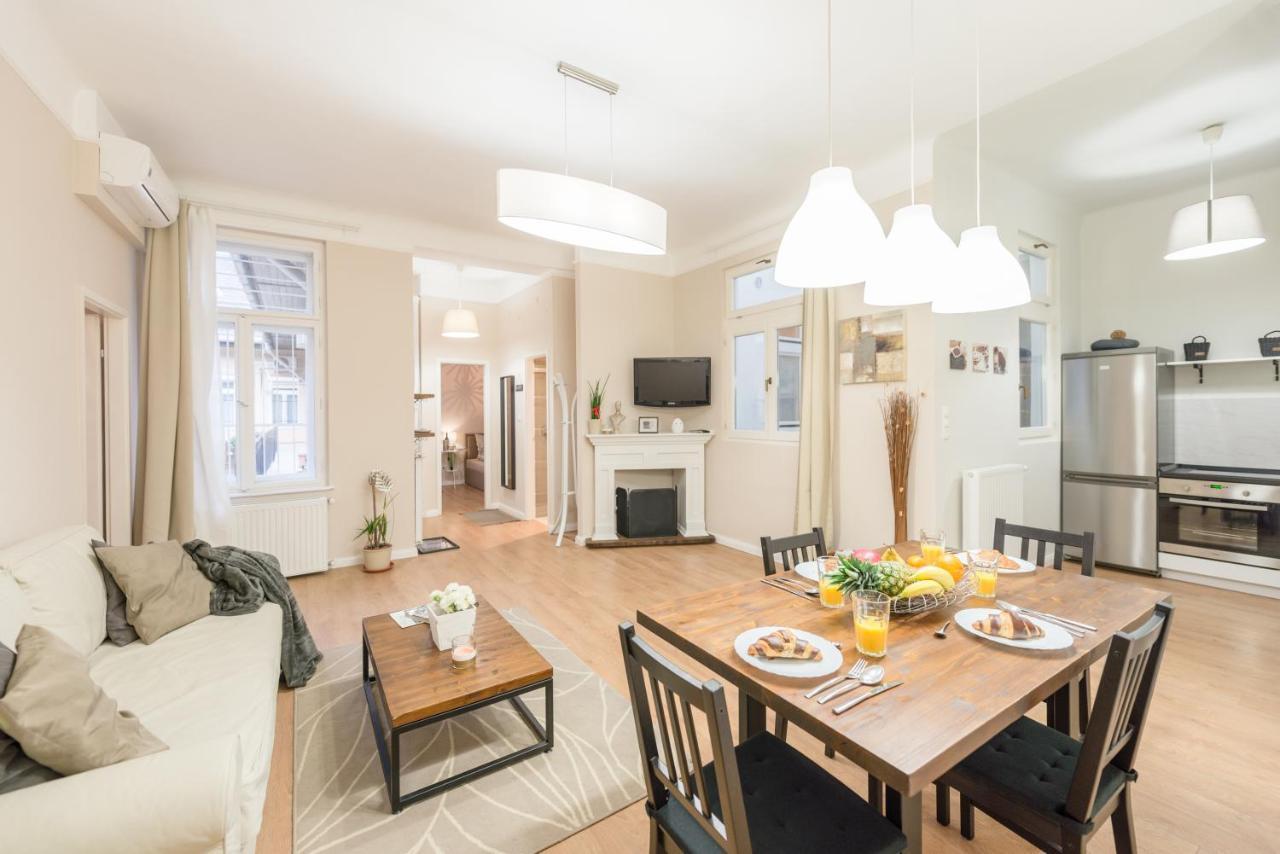 شقة Downtown Heart 3 Bdr, 2 Bath, A/C بودابست المظهر الخارجي الصورة