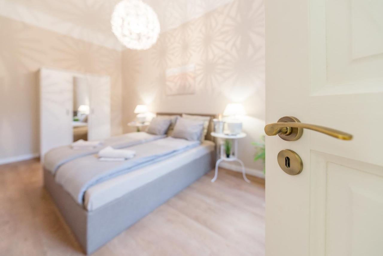 شقة Downtown Heart 3 Bdr, 2 Bath, A/C بودابست المظهر الخارجي الصورة